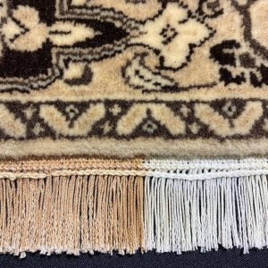 画像1: 手織り絨毯の房のシミ取り