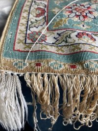 手織絨毯の房修理