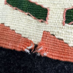 画像: 手織りキリムの修理