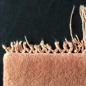 画像: ウール絨毯の房修理